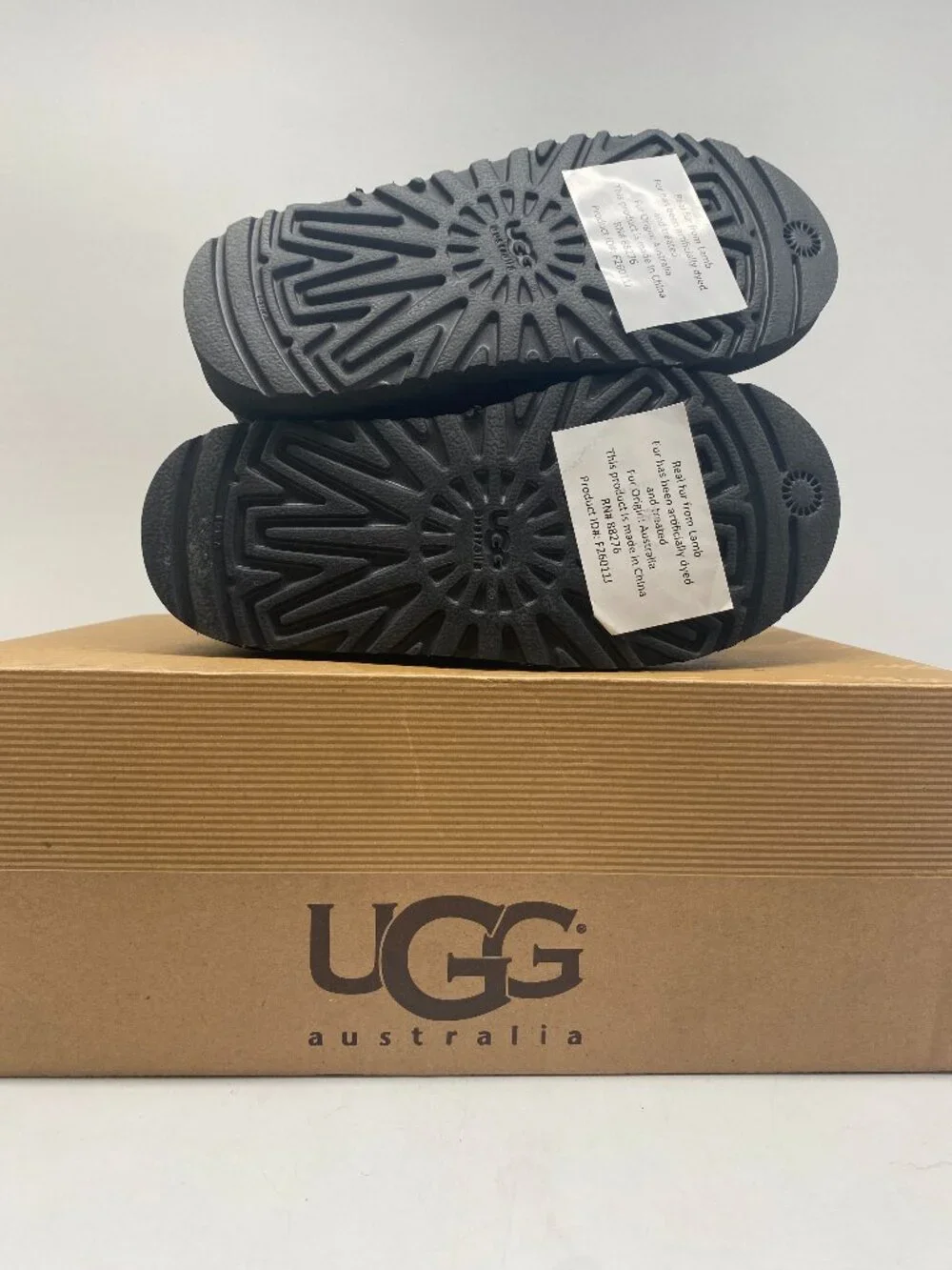 UGG KIDS BAILEY BUTTON BLACK US KIDS SIZE 1